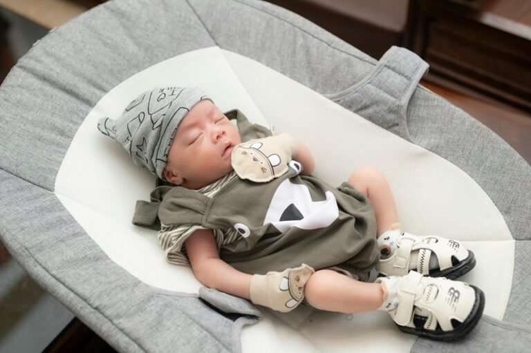 small capacity utensil holder